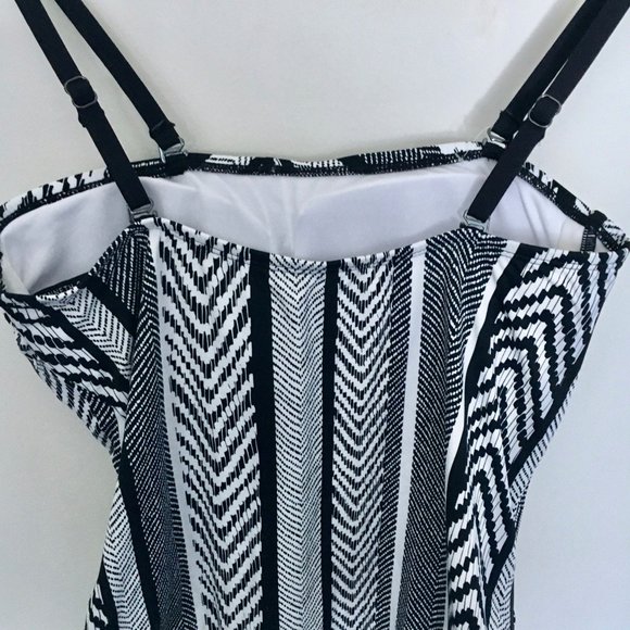 Kenneth Cole One Piece Geometric Swimsuit Size L - Picture 5 of 8